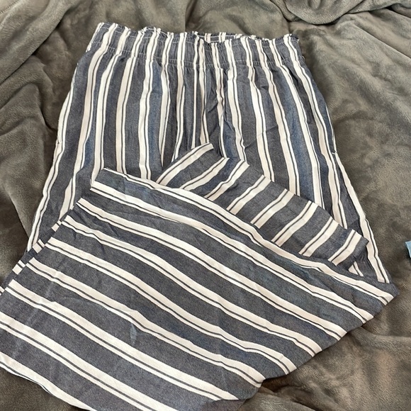C & C California wide leg navy/white strip pant in womens medium. - Picture 3 of 4
